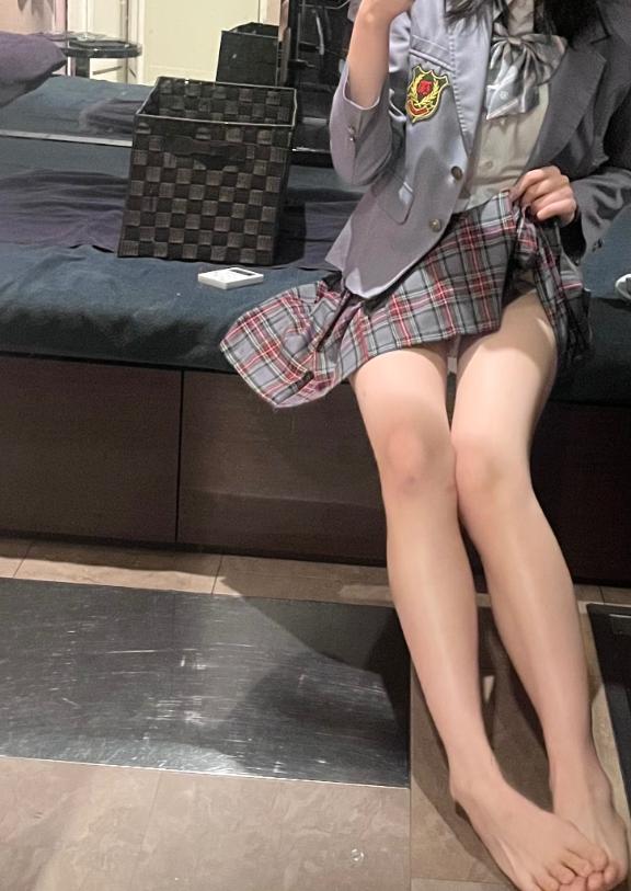 しの 黒髪清楚系美少女！