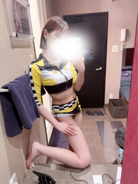 お〇り触りたい放題🍑
