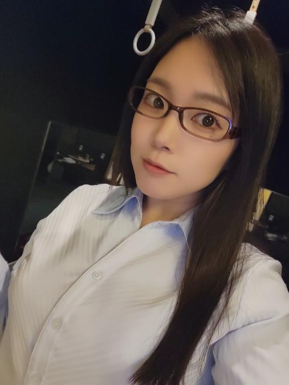 うみ おっとりFカップ！だてめがね🩷