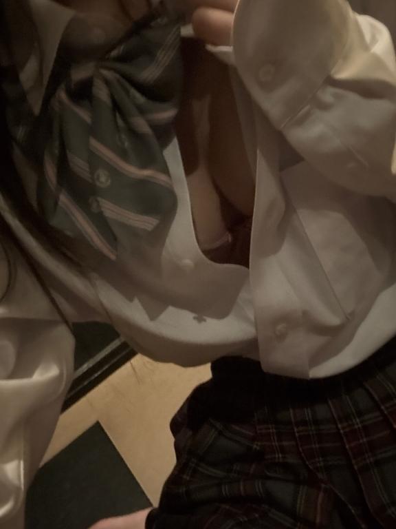 うらな 細身Fcup美少女！